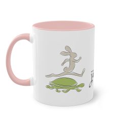 Muki, jossa teksti Nyt ei olla jäniksen selässä ja kuva jäniksestä ja kilpikonnasta.